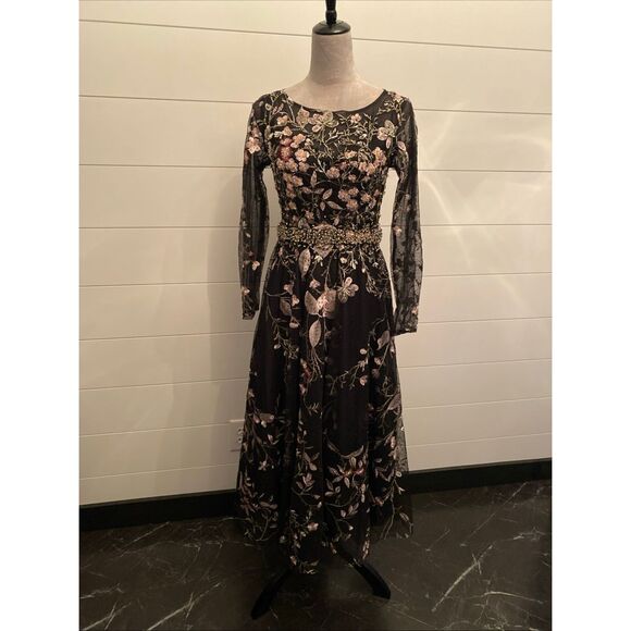 Mac Duggal 20476 Floral Embroidered Long Sleeve Dress Size 4 - Picture 3 of 16